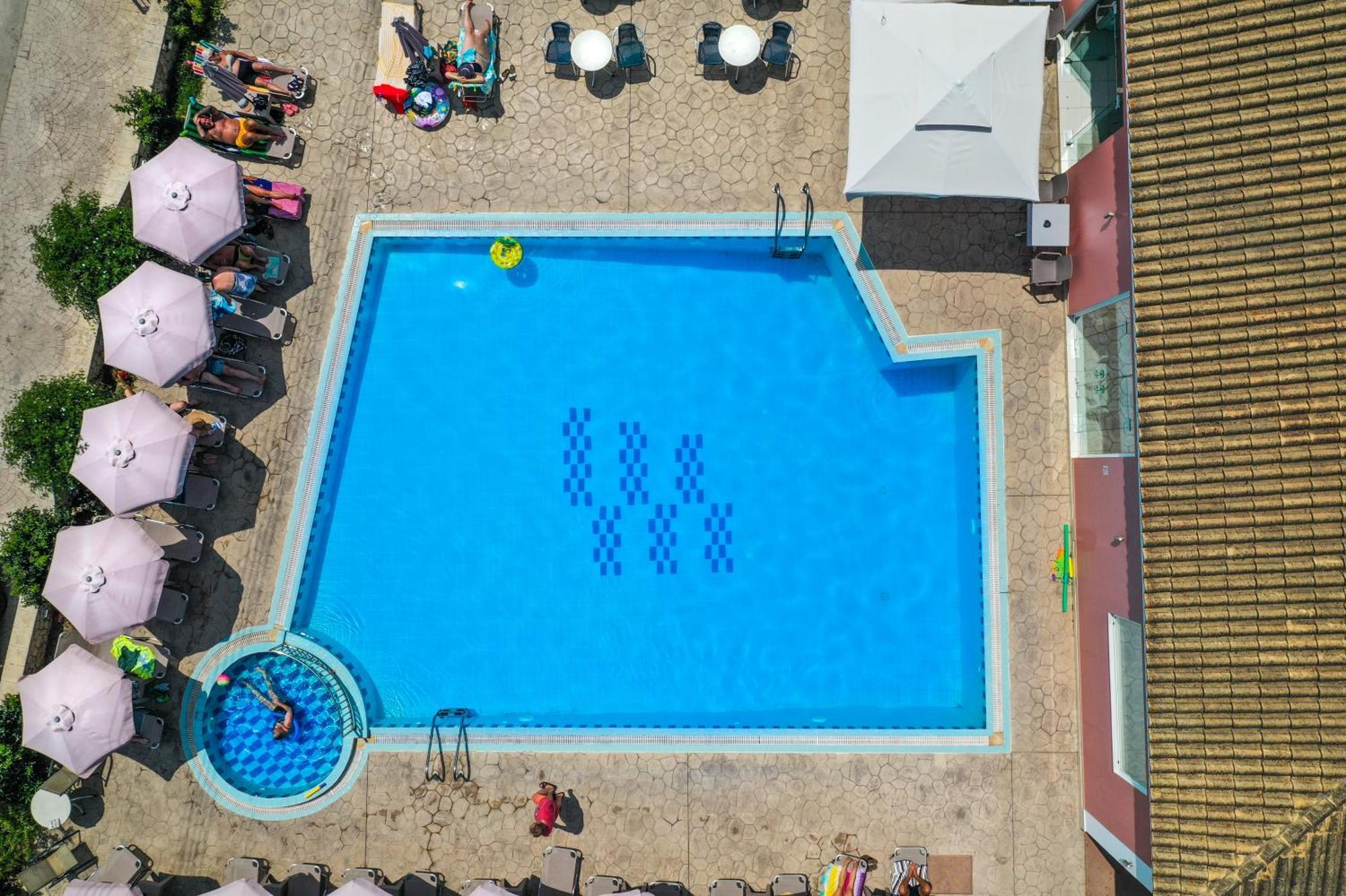 טסיליבי Dinos Hotel מראה חיצוני תמונה