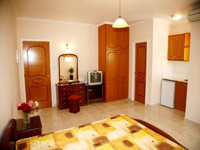 טסיליבי Dinos Hotel מראה חיצוני תמונה